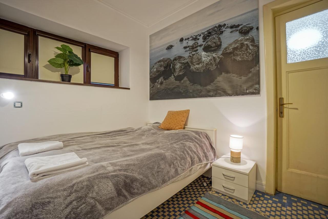 Victoriei Blue Apartment บูคาเรสต์ ภายนอก รูปภาพ
