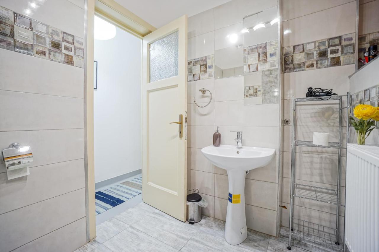 Victoriei Blue Apartment บูคาเรสต์ ภายนอก รูปภาพ